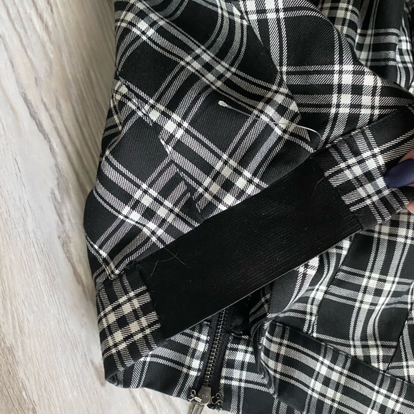 Pleated Skater Skirt black white Torrid 2 - EUC- punk goth cool plaid tartan - Picture 10 of 12